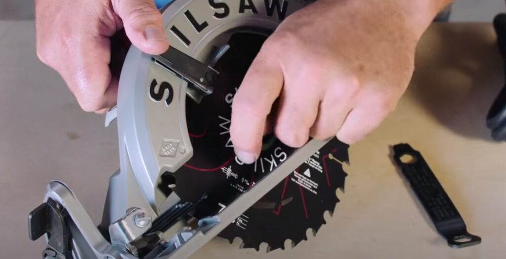 worm drive circular saw blade change